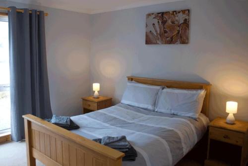 3 Bed Bungalow - Sleeps 6 - Pet Friendly - Parking