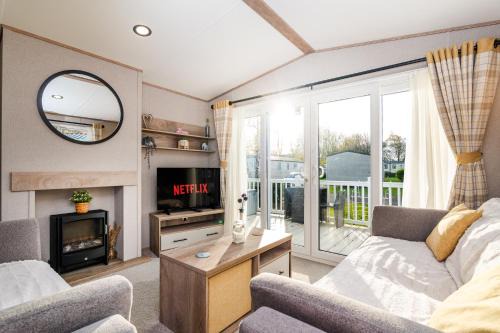 3-Bed Caravan - Seton Sands - by Holiday Homes