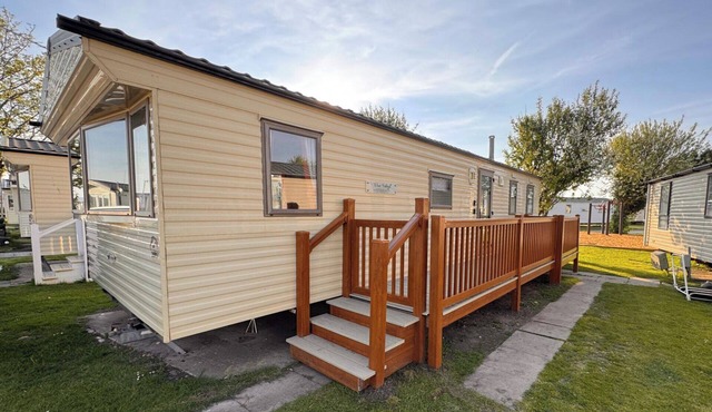 3 Bed Caravan - Side gated decking, WiFi, Pets