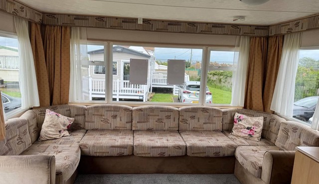 3 Bed Caravan - Sleeps 6 - Pets - Parking - Wifi
