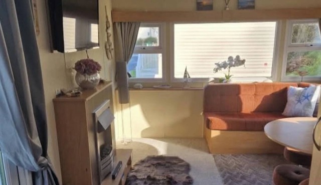 3 Bed Caravan - Sleeps 6 - Pets - Parking - Wifi