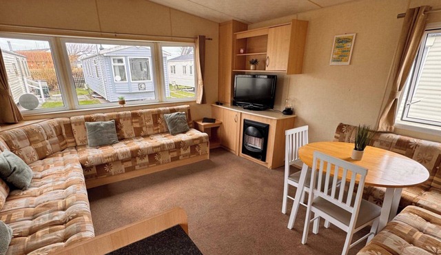 3 Bed Caravan - Sleeps 8 - Pet friendly, Parking