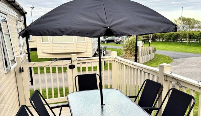 3 Bed Caravan - Sleeps 6 - Pets - 5 min to Beach