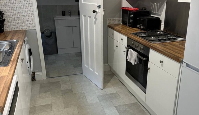 3 bed Chill Glouc Free Parking