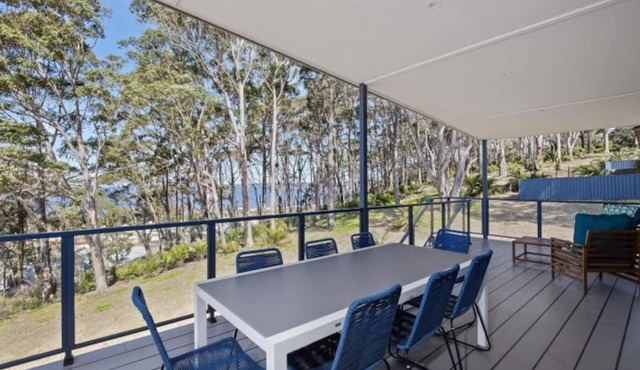 3-Bed Coastal Getaway with Direct Beach Access