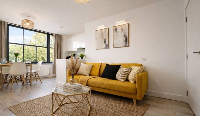 3 Bed Contractor Apartment | Van parking Available | 7mins to LDN Bridge