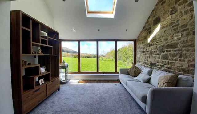 3 Bed Cottage-Sleeps 6-Country Views-Pet friendly