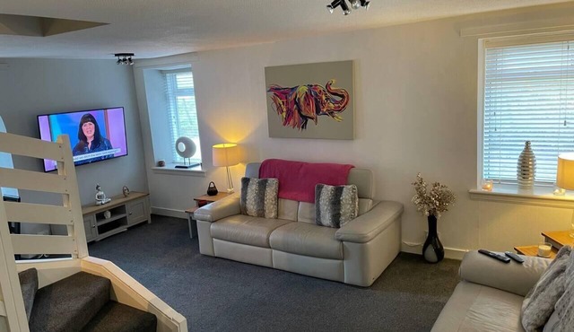 3 Bed Cottage -Sleeps 5-Pets-HotTub-Bar-Smoking