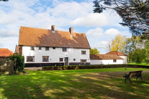 3 Bed Country House with Pool and Sauna