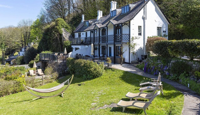 3 Bed Cove Cottage - Sleeps 6 guests in 3 bedrooms