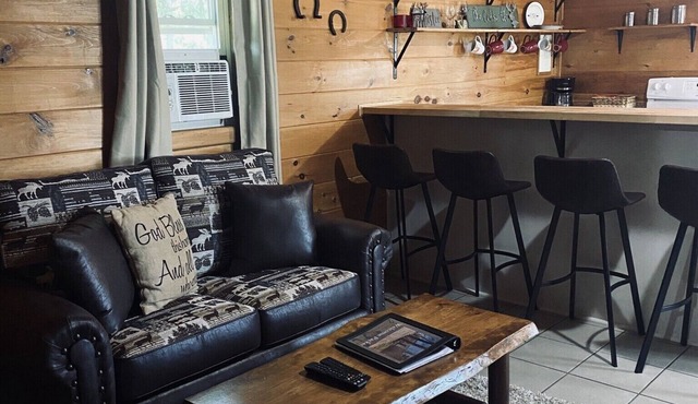 3 Bed Cozy Cabin Near Trails, Tippy Dam, Manistee River, Casino.