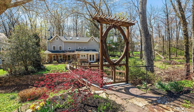 3 Bed Delaware River Rural Farmhouse on Creek w/t chef kitchen & enchanting yard