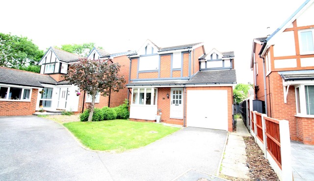 3 Bed Detached - 3 Bathrooms - Parking - Quiet