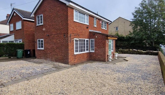 3-Bed Detached House Private Drive for Two Cars