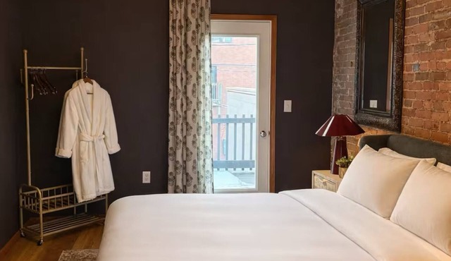 3 Bed Downtown Apt with Historic Charm & Character