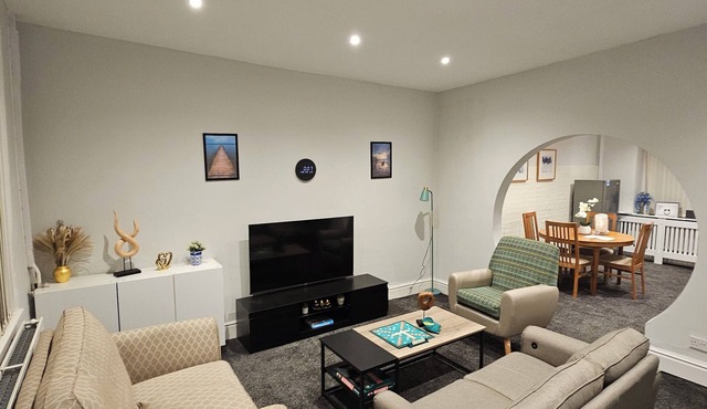 3 bed Ensuite Newly Refurbished House