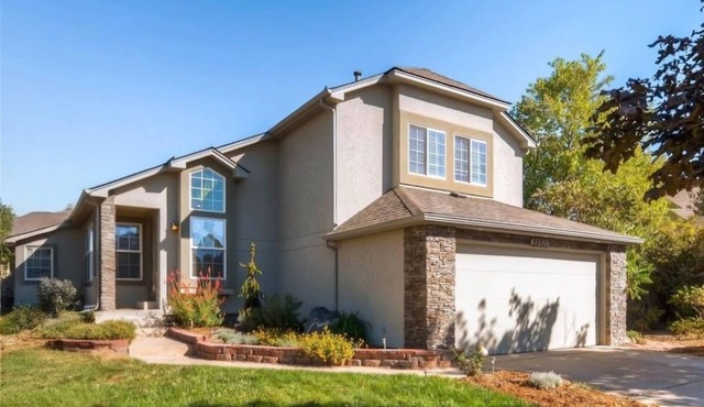 3 bed entire house near DIA fast WIFI + office+ pet friendly - monthly stays