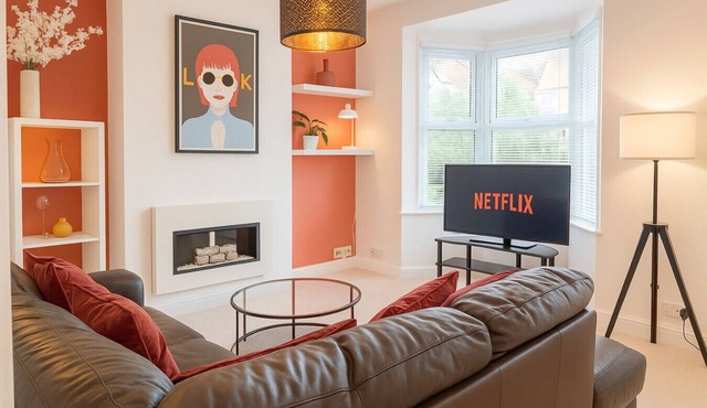 3 Bed Family House Free Parking