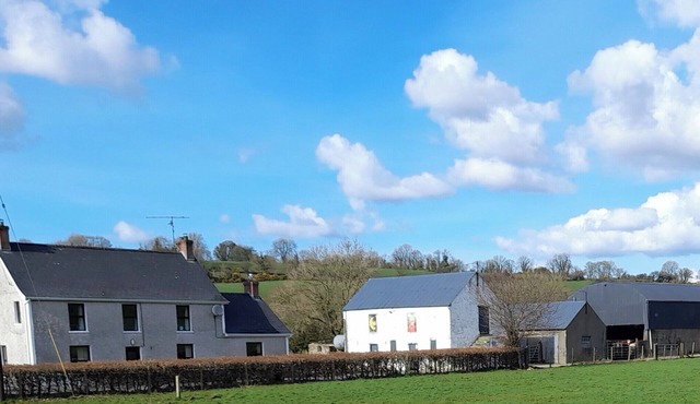 3 Bed Farmhouse - Sleeps 6 - Wifi - Parking