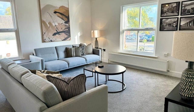 3 bed flat in Holmes Chapel (Harry Styles village)