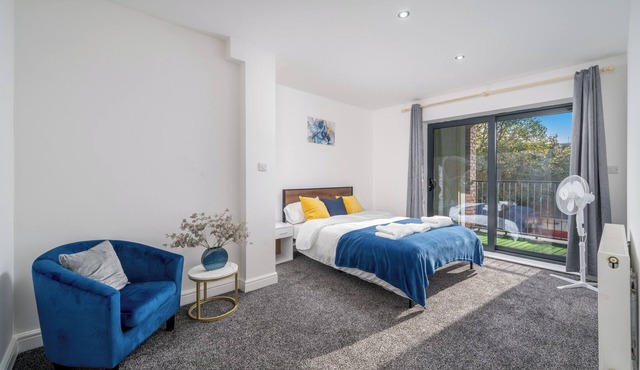 3 Bed- Full Balcony - Closetoo2 & Excel