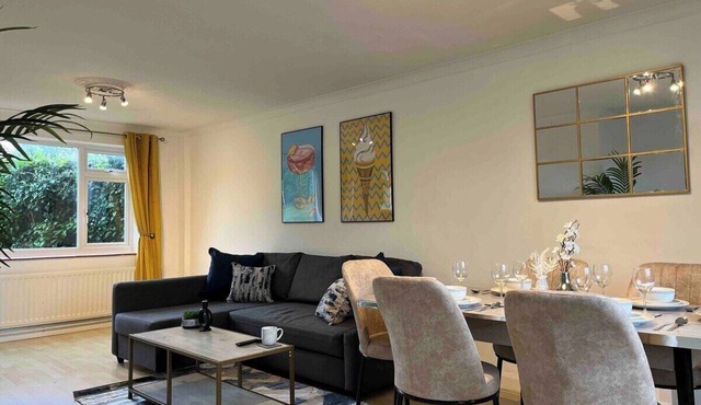 3 Bed House Tunbridge Wells with Parking - Sleeps 7