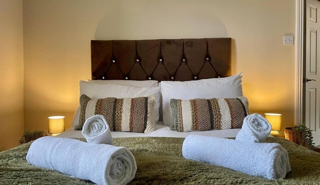 3-Bed Home Close to City Centre, Stadium & Baltic