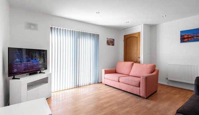 3 Bed Home Near Anfield-Perfect for Football Fans