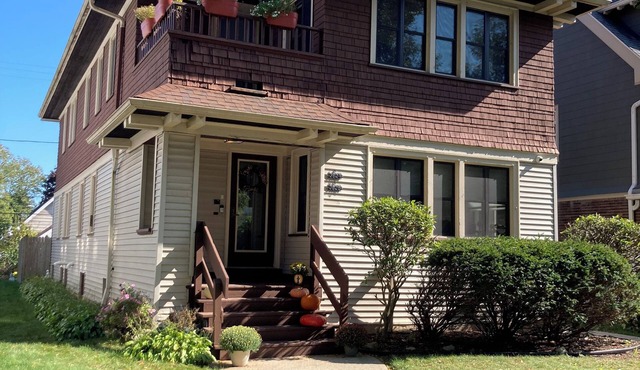 3-bed home near Lake Michigan in Shorewood, w/Parking, Family & Pet friendly