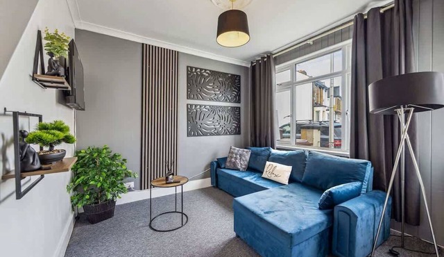 3-Bed Home with Easy Access to Medway Hospital