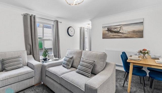 3 bed house close to Dockyard Plymouth contractors