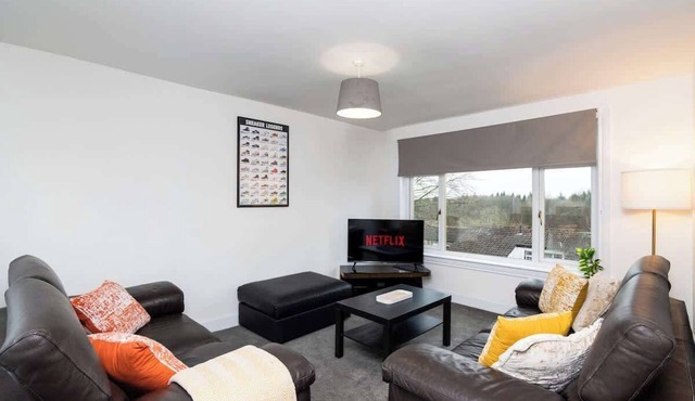 3 Bed House-Free Parking-6Beds