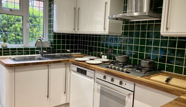 3 bed house free off street parking with garden