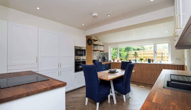 3 Bed House-free Parking