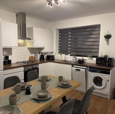 3 bed house, Free parking 9ppl