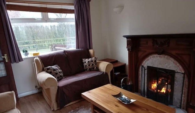 3 bed house + hot tub in rural retreat. Pet friendly garden & ample parking.