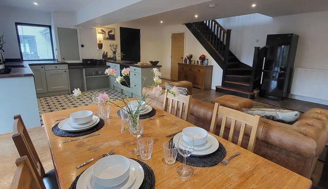 3 Bed House - Sea Views, Balcony, Parking, Pets