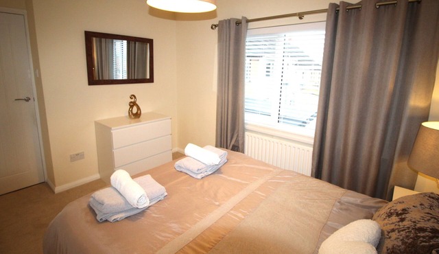 3 Bed House - Sleeps 6 - Parking - Pets - Garden