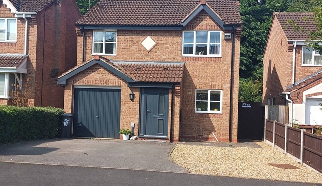 3 Bed House - Sleeps 5 - Pets - Parking