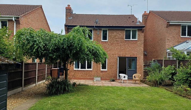 3 Bed House - Sleeps 5 - Pets - Parking