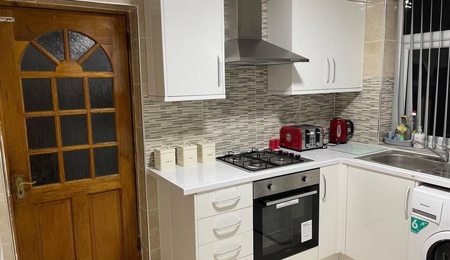 3-bed House - Sleeps 5 With Free Parking