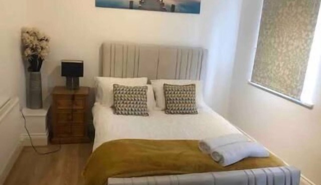 3 Bed House - Sleeps 6 - Garden - Parking