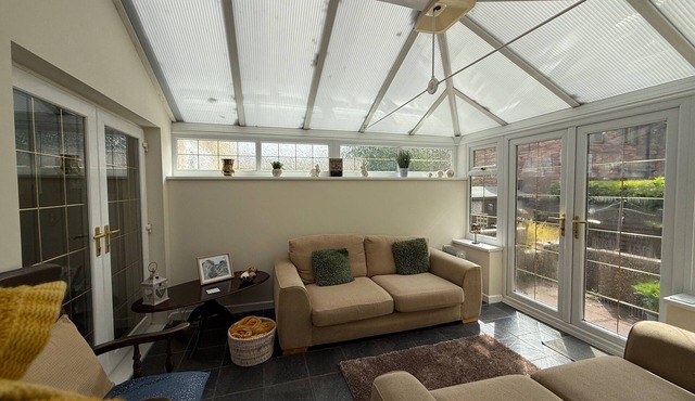 3 Bed House - Sleeps 6 - Parking - Garden - WIfi