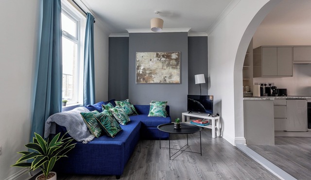 3 Bed House - Sleeps 6 - Parking - Wifi