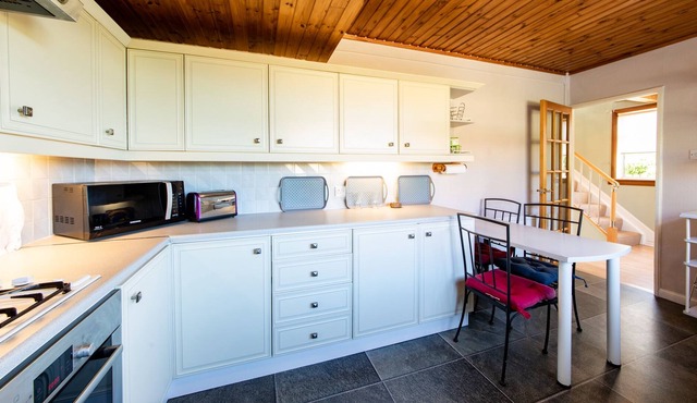 3 Bed House w/Drive & Garden v/Fast WiFi & Netlfix