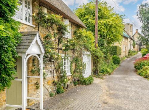 3 Bed in Beaminster oc-87914