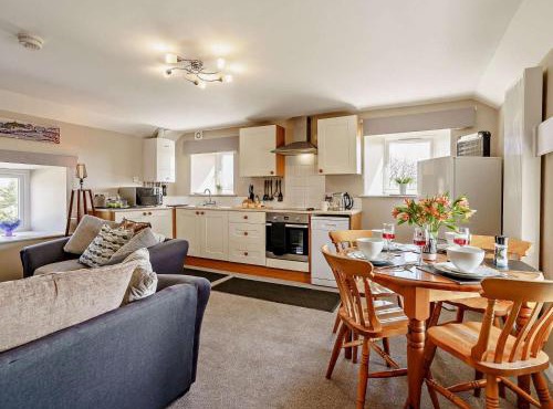 3 Bed in Cosheston oc-90732