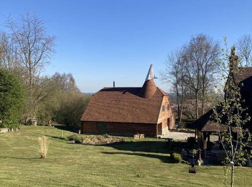 3 Bed in Grafty Green oc-e31005