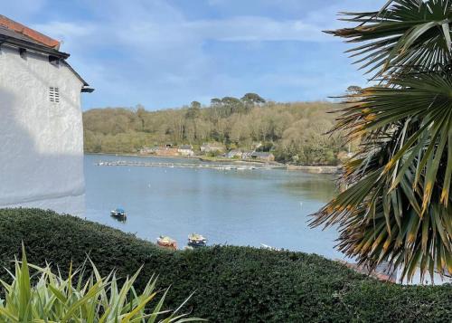 3 Bed in Helford oc-hccott