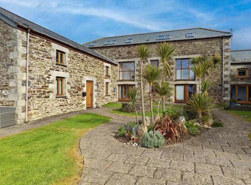 3 Bed in Mawgan Porth oc-s29403